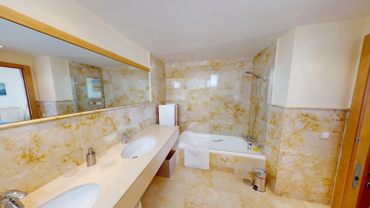 Lomas De Los Monteros II - 3 Bed Apartment マルベーリャ 0*,