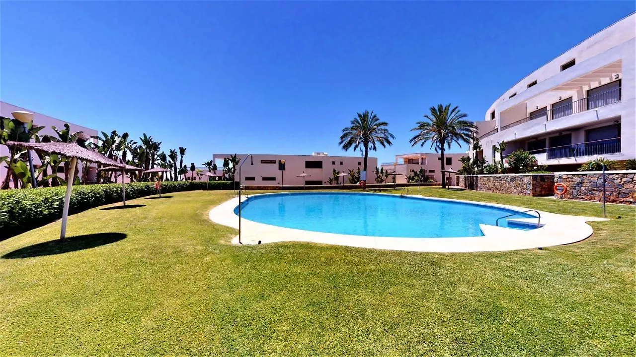Lomas De Los Monteros II - 3 Bed Apartment マルベーリャ 0*,